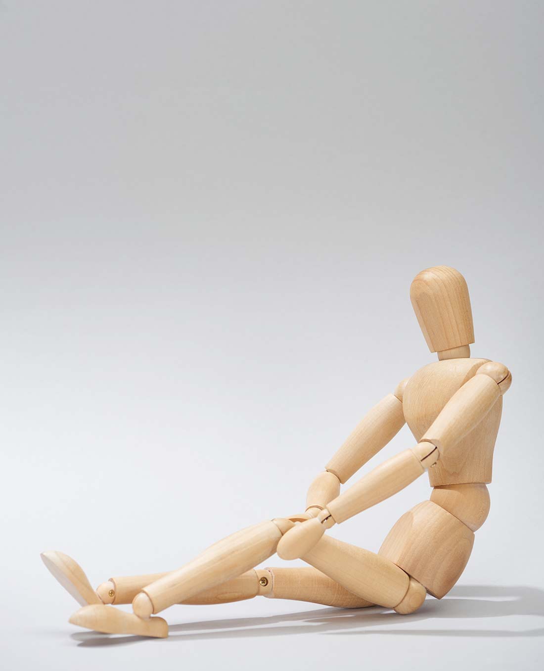wooden-doll-sitting2